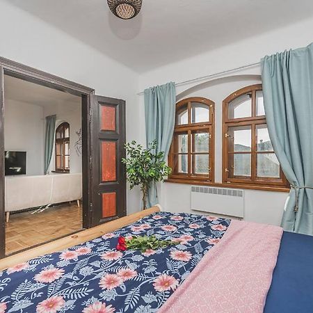 Carolina'S Romantic Apartment Hradec Králové Екстериор снимка