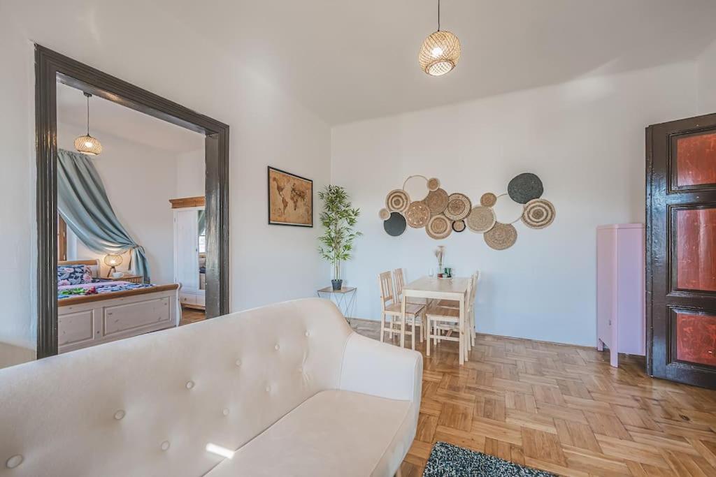 Carolina'S Romantic Apartment Hradec Králové Екстериор снимка