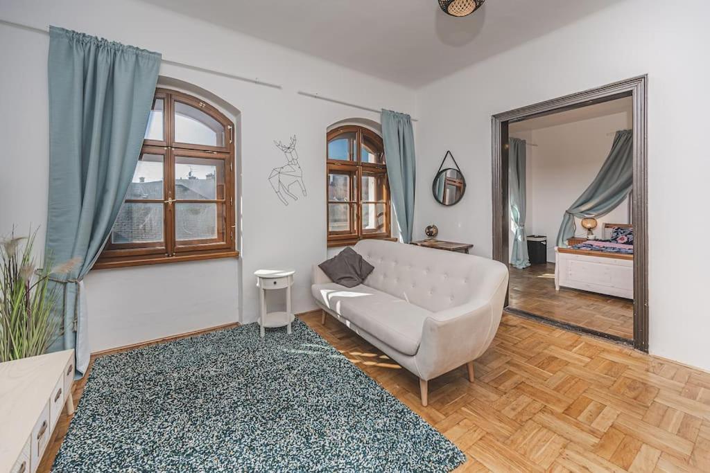 Carolina'S Romantic Apartment Hradec Králové Екстериор снимка
