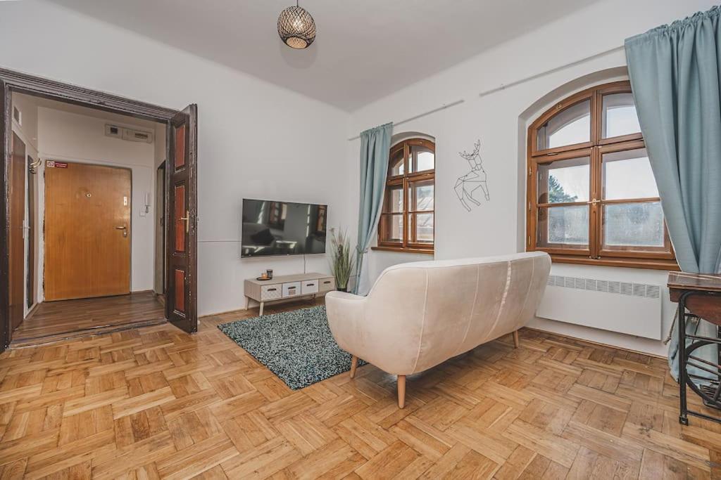 Carolina'S Romantic Apartment Hradec Králové Екстериор снимка