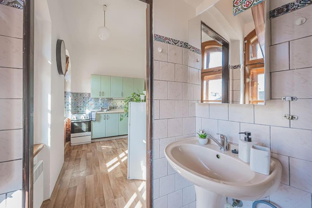 Carolina'S Romantic Apartment Hradec Králové Екстериор снимка
